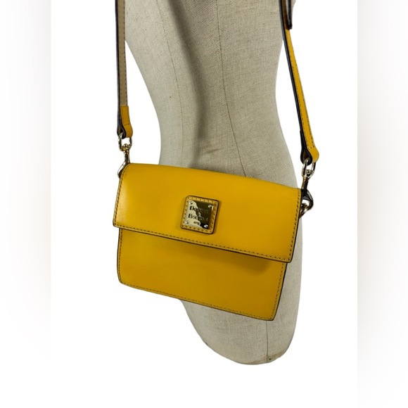 Genuine DOONEY & BOURKE Beacon mustard yellow mini leather crossbody bag - Picture 2 of 13